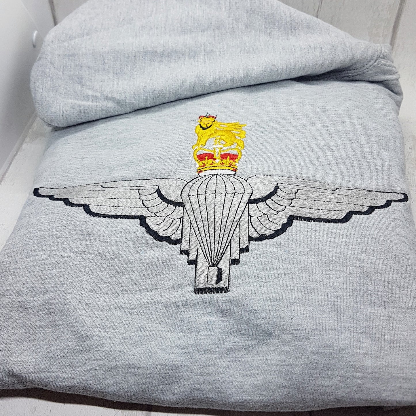 JH001-LCB- Large Cap-badge Parachute Regiment hoodie - Bespoke Emerald Embroidery Ltd